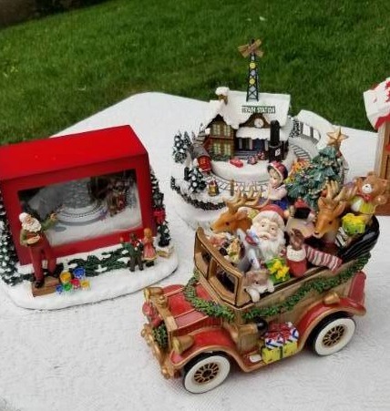 lot 59 image: Collection of Christmas Music Boxes