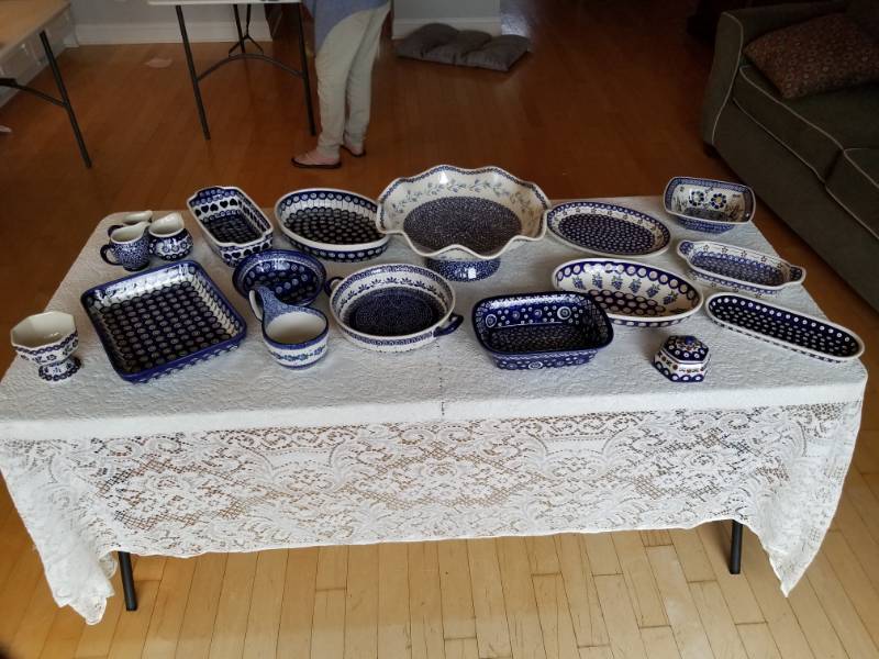 lot 48 image: Boleslawiec Polish Pottery Serving Pieces  Lot of 18 Pieces
