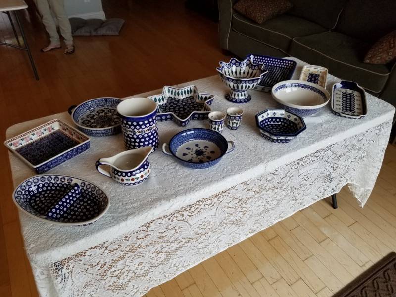lot 50 image: Boleslawiec Polish Pottery Serving Pieces  Lot of 13 Pieces