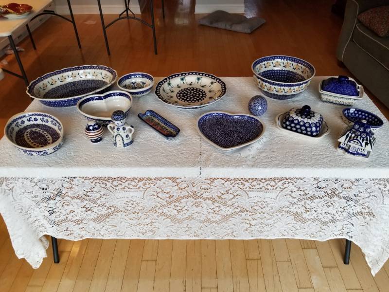 lot 86 image: Boleslawiec Polish Pottery Serving Pieces  Lot of 11 Pieces