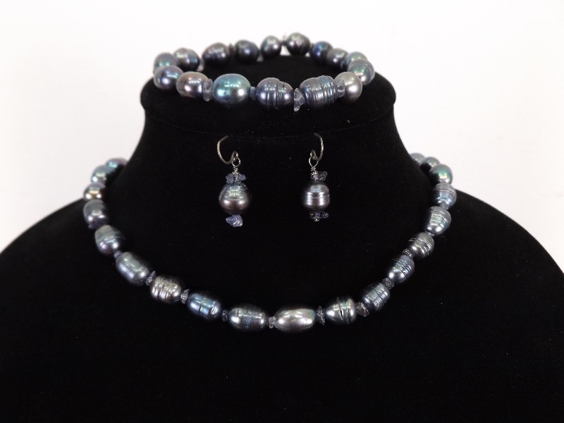 lot 38 image: NEW .925 Sterling Silver Clasp Black Purple Freshwater Pearl Necklace, Bracelet and Earring SET
