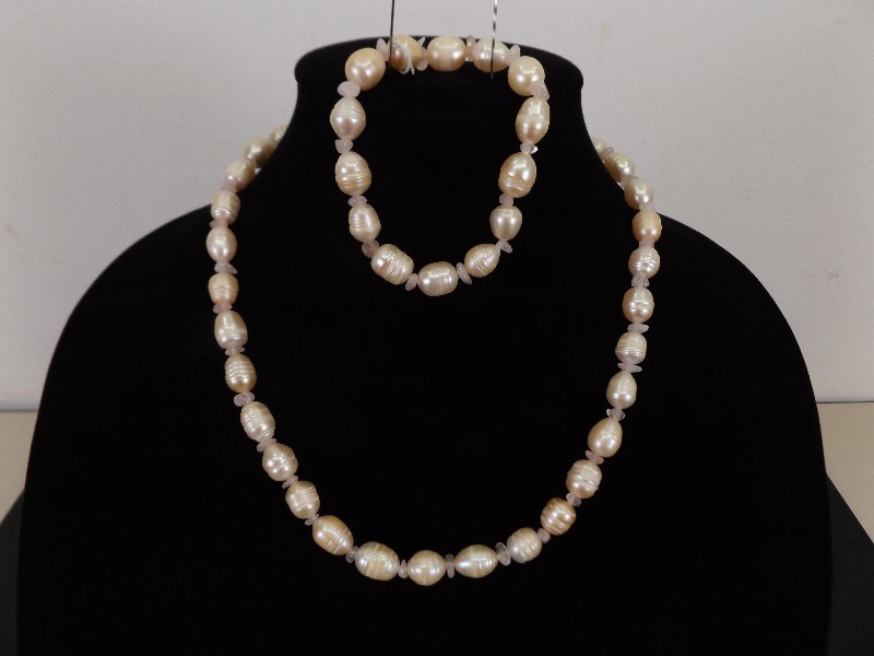 lot 40 image: NEW .925 Sterling Silver Clasp Freshwater Pearl Necklace and Bracelet SET