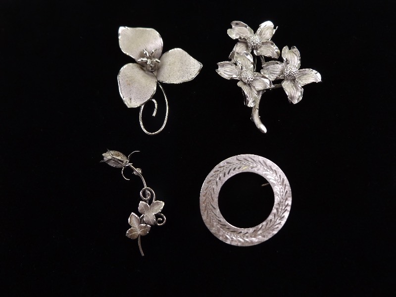 lot 41 image: 4 NEW .925 Sterling Silver Flower etc. Brooches