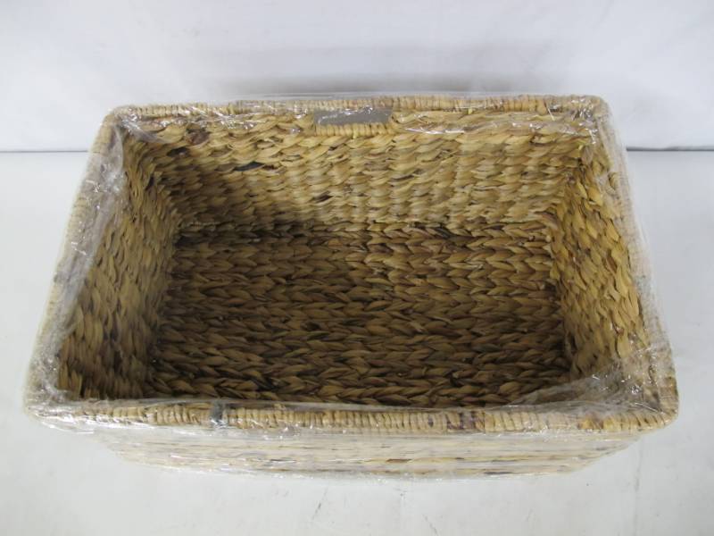 lot 9 image: Martha Stewart Exclusive Heritage Hand Woven SeaGrass Basket with Handles - 22 W x 14 D x 10 H - NEW
