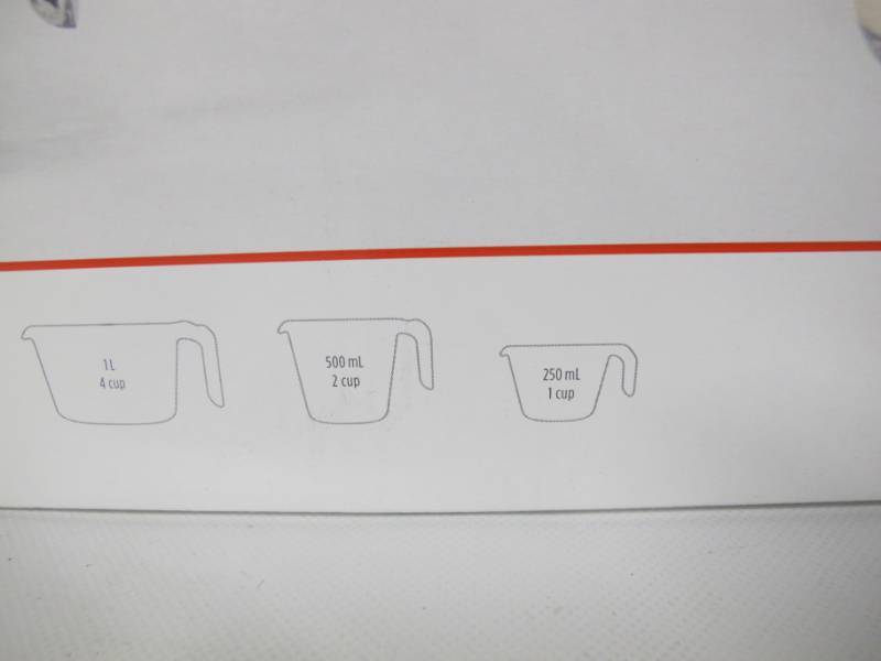 lot 25 image: Pyrex 3 Piece Glass Measuring Set