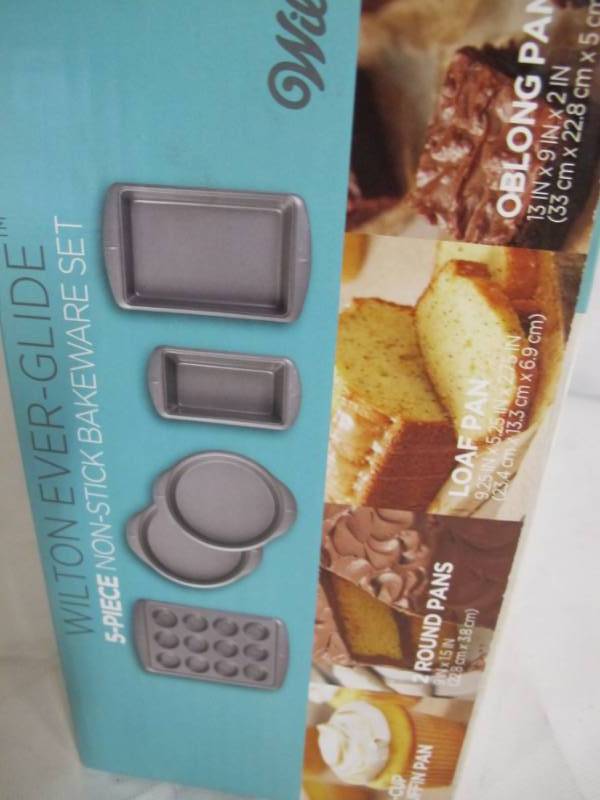 lot 67 image: Wilton Ever-Glide Nonstick Bakeware 5-piece Set