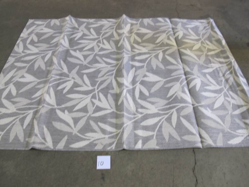 lot 51 image: Gertmenian 21270 Nautical Tropical Rug Outdoor Patio, 5x7 Standard, Willow Leaf