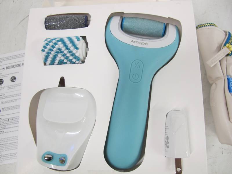 lot 67 image: Amope Pedi Perfect Wet & Dry Rechargeable Foot File, Regular Coarse 1 ea