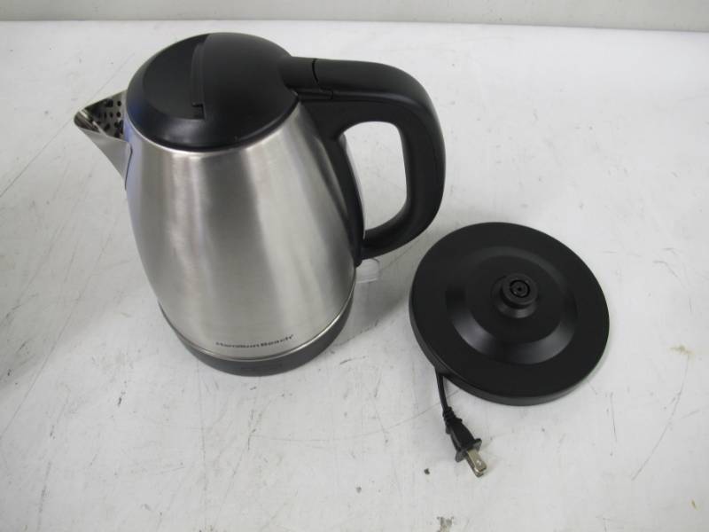 lot 55 image: Hamilton Beach Electric Kettle 40993E 1.7-Liter Cord-Free Serving Kettle