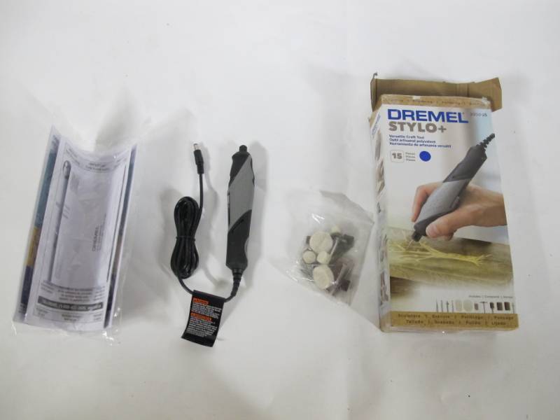 lot 17 image: Dremel Stylo Versatile Craft Tool with Accessories - Missing Power Brick