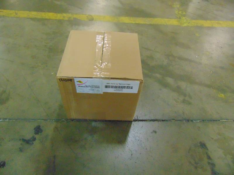 lot 533 image: Diamond Wipes Makeup Remover - 500 Count