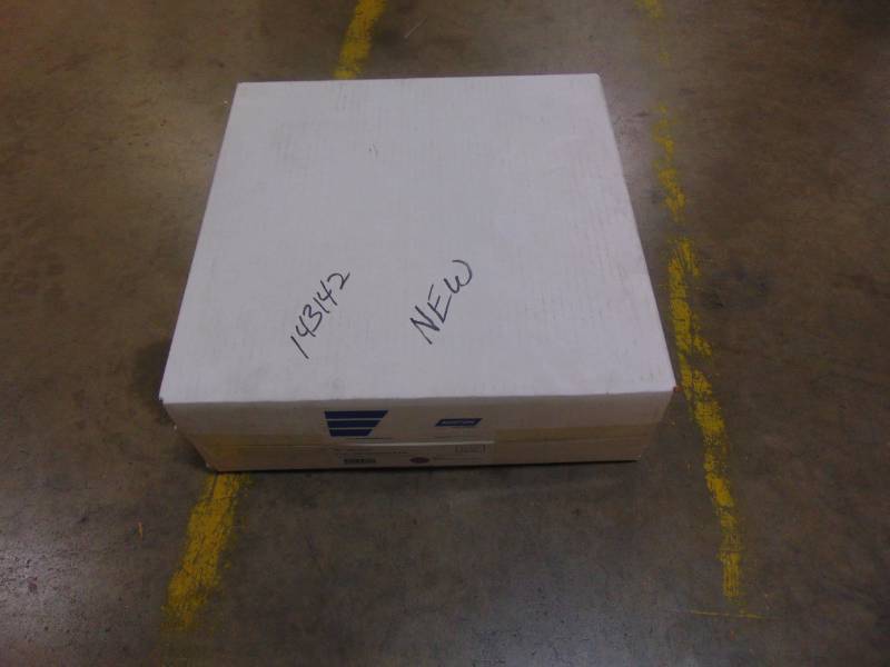 lot 601 image: Norton Abrasives Red Buffer Floor 16 Pads 662610