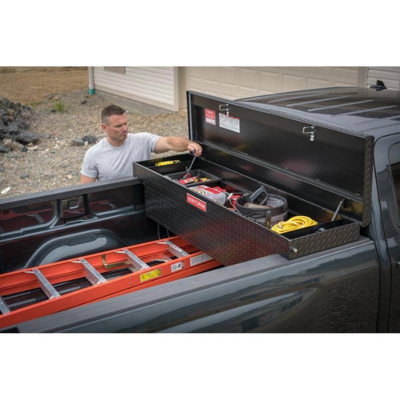lot 611 image: CRAFTSMAN 71.36-in x 19.57-in x 17.21-in Black Aluminum Full-size Truck Tool Box CMXTBAK1005301