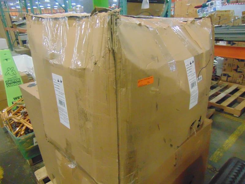 lot 667 image: Ryobi 38 in. 2-Bin Soft Bagger ACRM001