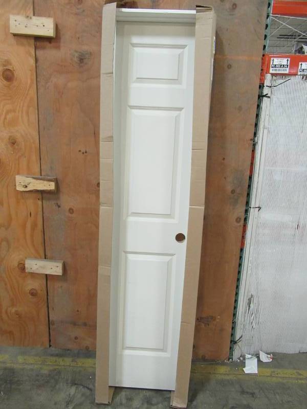 lot 114 image: Jeld-Wen 18 x 80 x 4 916 Colonist 3 Panel, Hollow Core Interior Door. LH Swing, Smooth Molded Composite MDF Single Bore Prehung Door