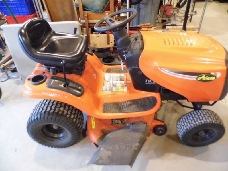 lot 1 image: Ariens Riding Mower