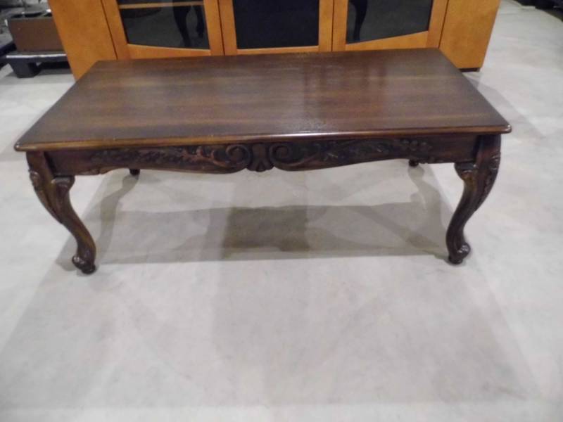 lot 9 image: Coffee Table