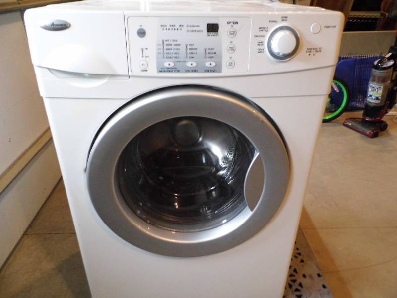 lot 11 image: Amana Washing Machine