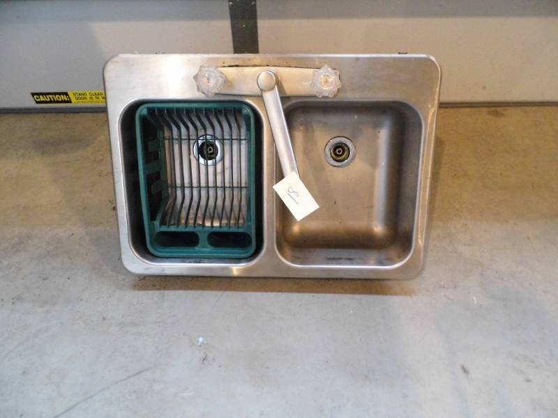lot 18 image: Sink