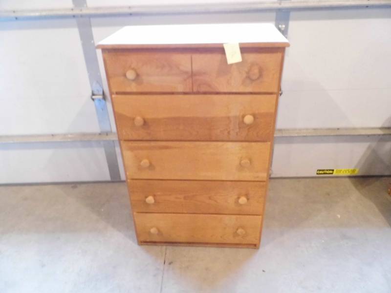 lot 25 image: Dresser
