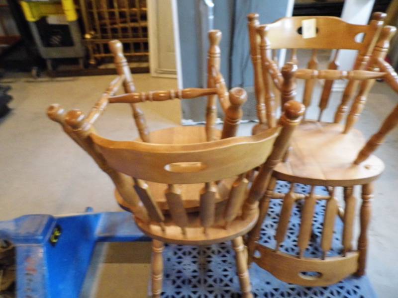lot 26 image: Lot of 4 Chairs