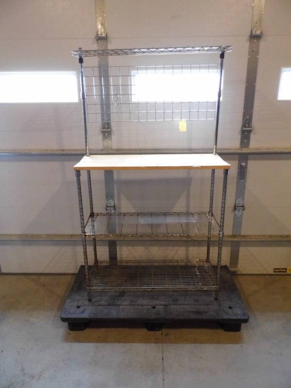 lot 28 image: Kitchen island