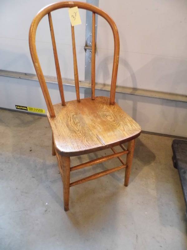 lot 32 image: Chair