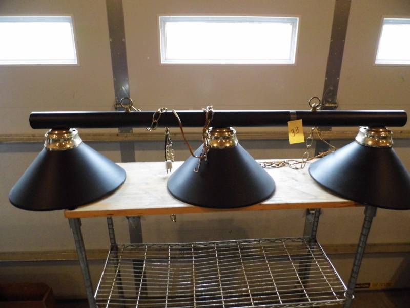 lot 33 image: 3 Light Fixture