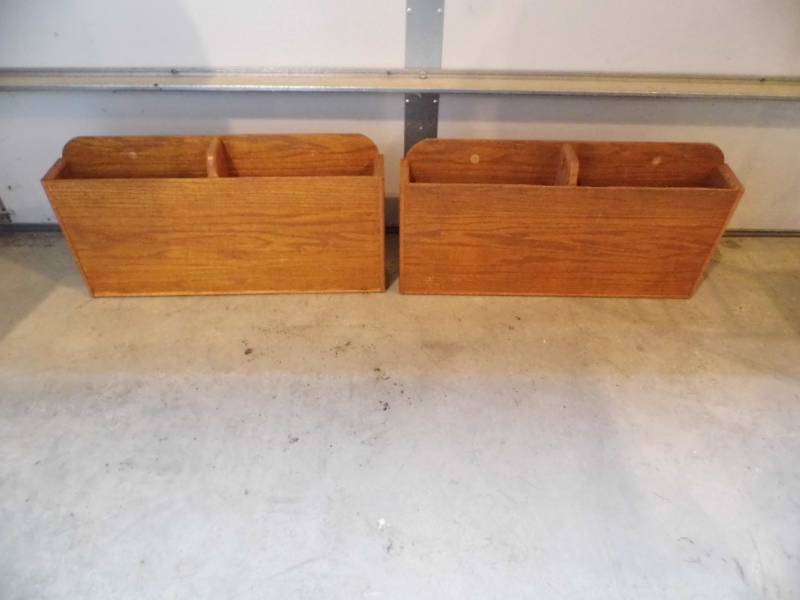 lot 35 image: 2 Wooden Holders