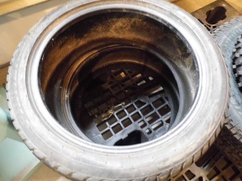 lot 56 image: Lot of 2 Pirelli Tiers