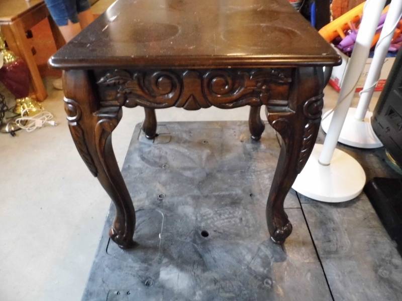lot 65 image: End Table