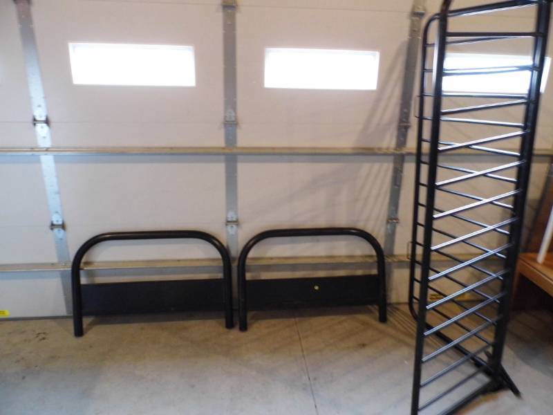 lot 69 image: Futon