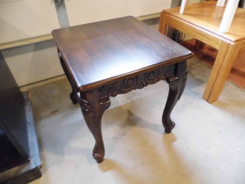 lot 76 image: End Table