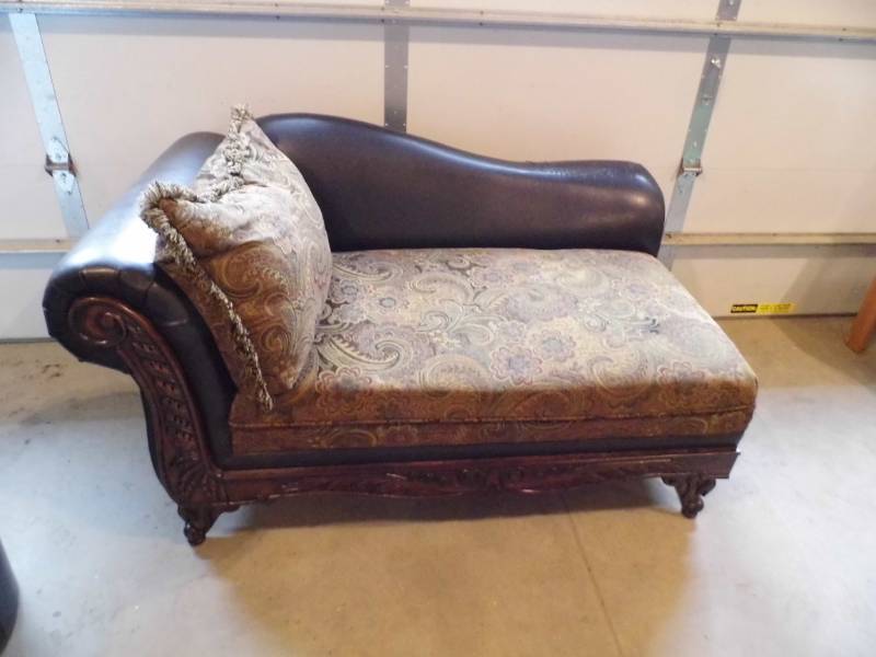 lot 78 image: Chaise Lounge