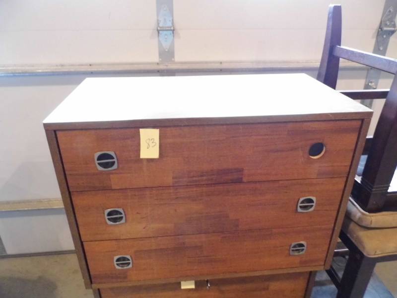 lot 83 image: 3 Drawer Cabinet