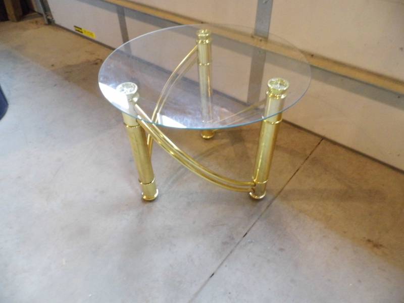 lot 86 image: Glass End Table