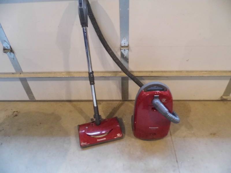 lot 88 image: Panasonice Vacuum