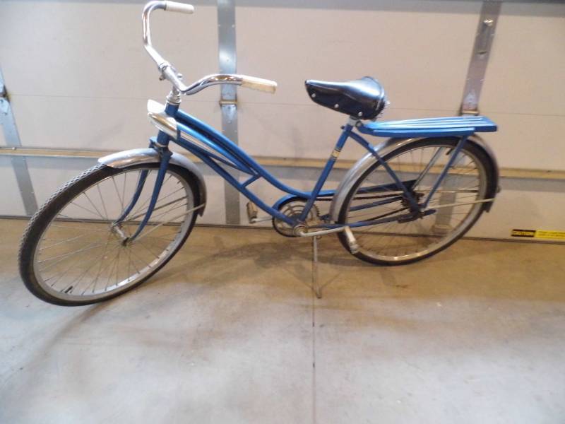 lot 94 image: Vintage Sears Bike