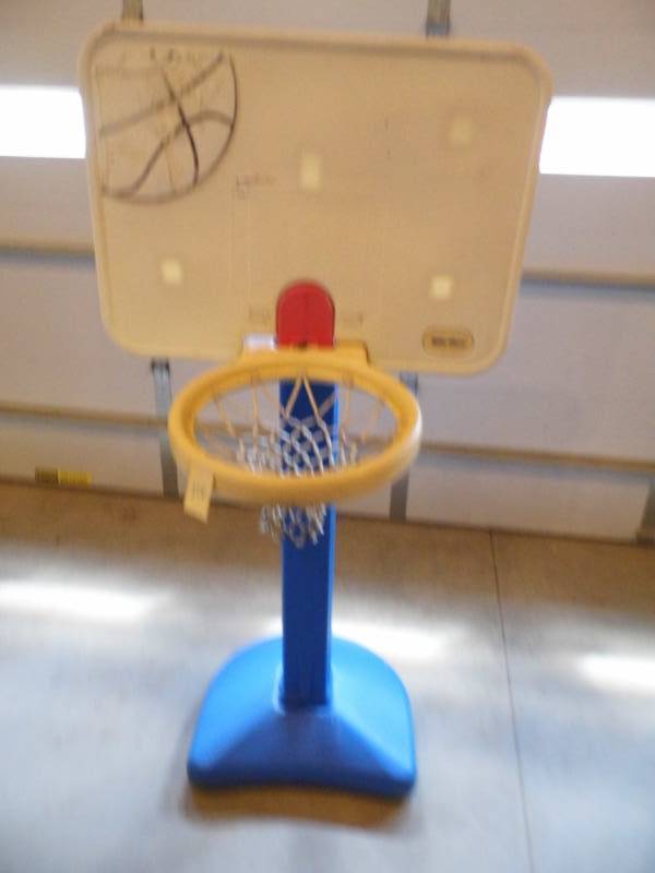 lot 106 image: Basketball Hoop