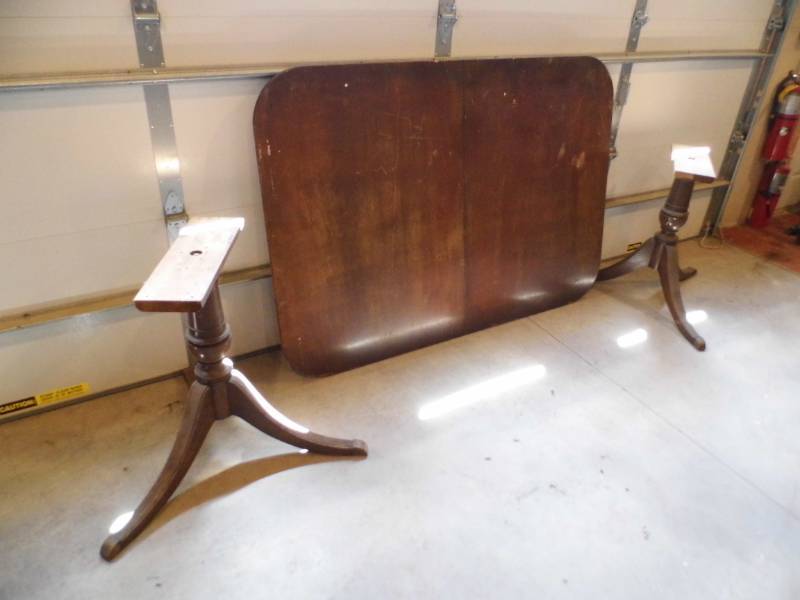 lot 109 image: Antique Table