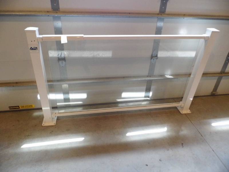 lot 114 image: Glass Panel Railing