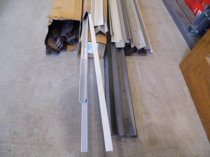 lot 117 image: Assorted Siding Corner Base - Roof Edge