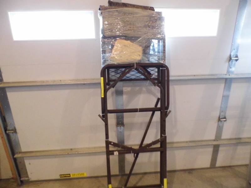 lot 123 image: Deer Stand