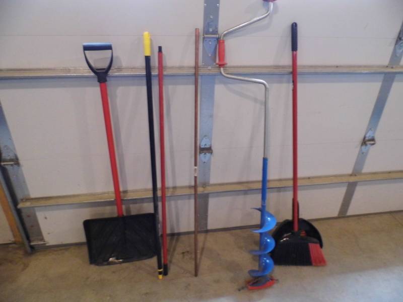 lot 124 image: Shovel - Broom - Copper