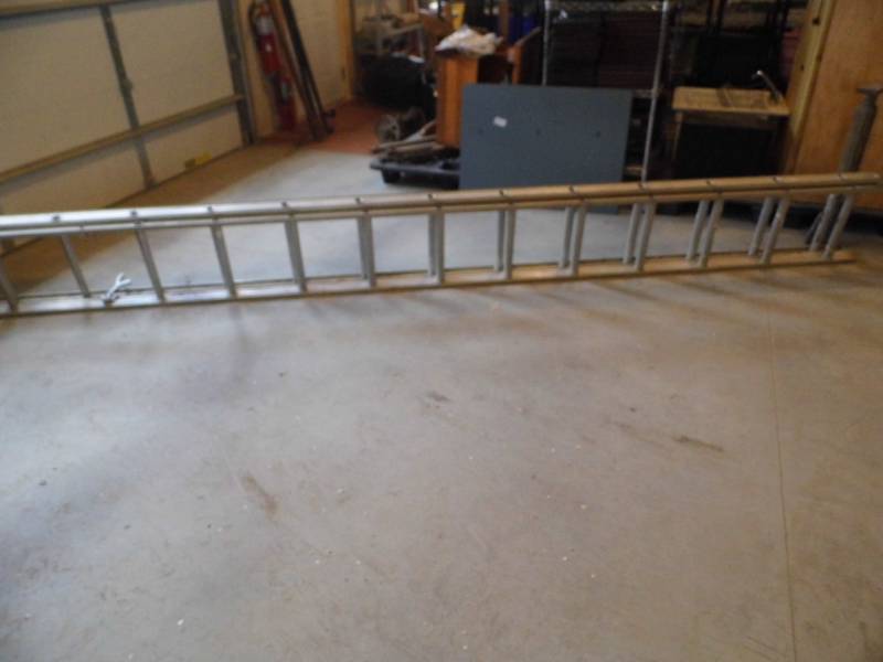 lot 128 image: Extension ladder