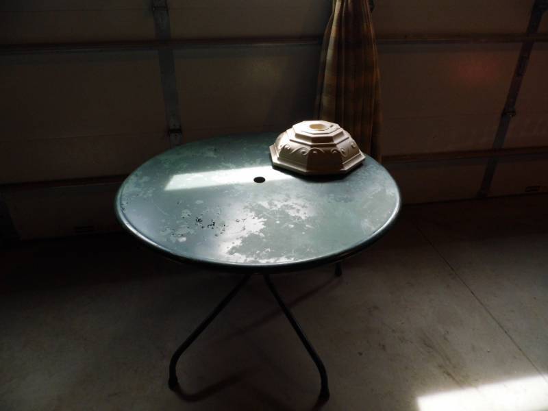 lot 138 image: Metal Top Patio Table