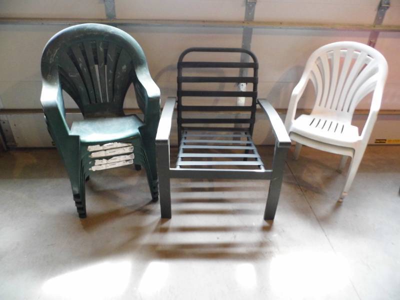 lot 140 image: Patio Chairs