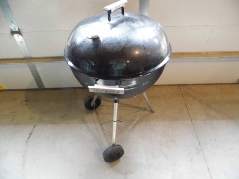 lot 142 image: Black Weber Grill