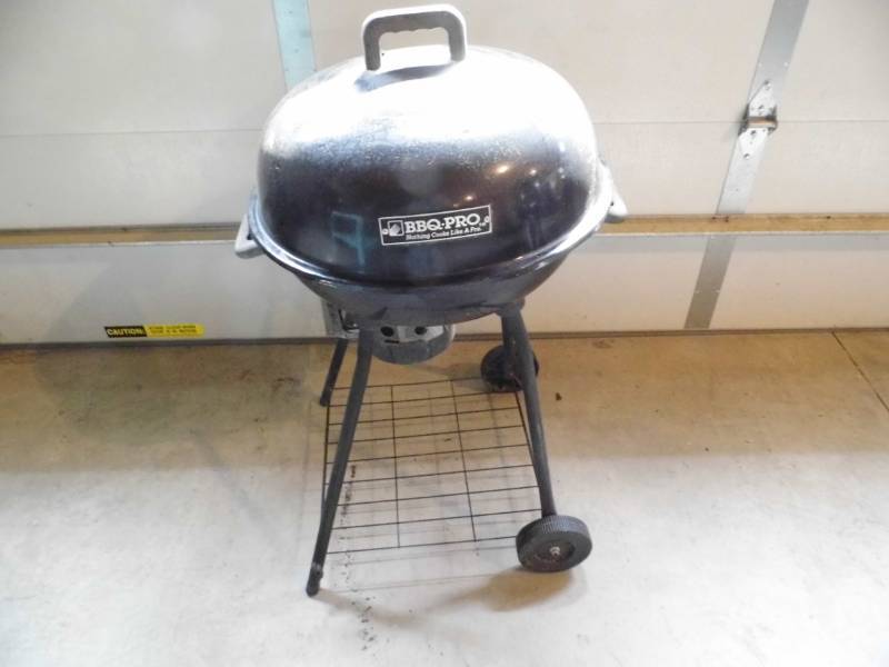 lot 143 image: BBQ Pro Grill