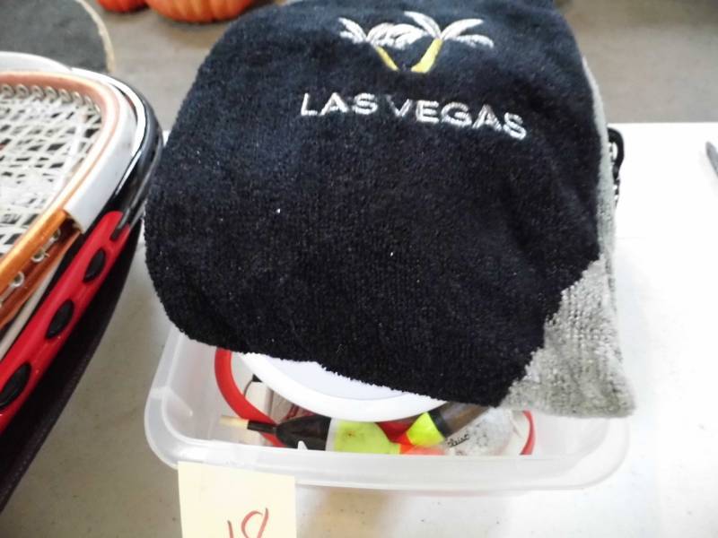 lot 18 image: Golf Items